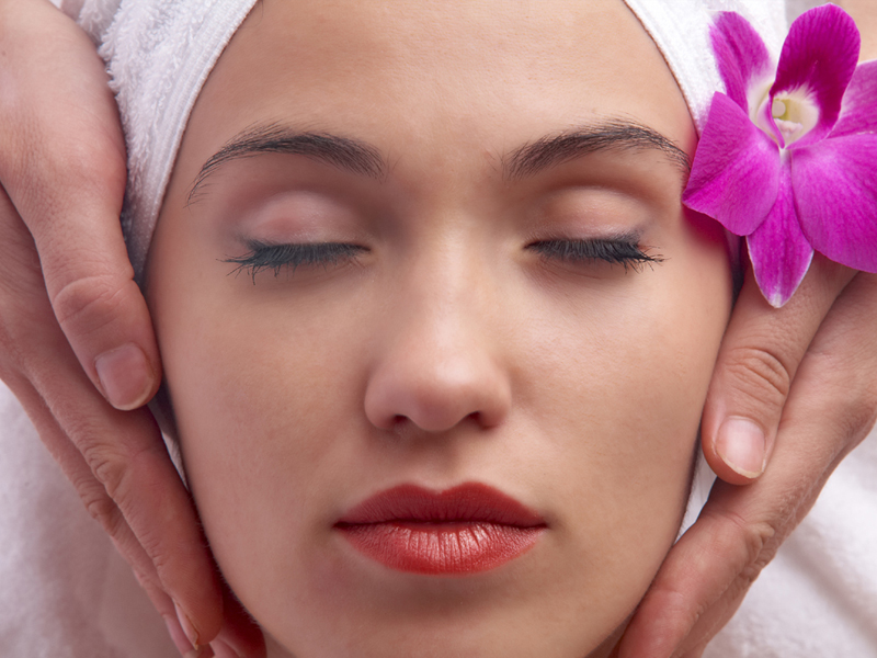 3 trattamenti al viso da 40 minuti
Ogni seduta include:
trattamento antiage
scrub con ultrasuoni per un peeling profondo
brush
esfoliazione